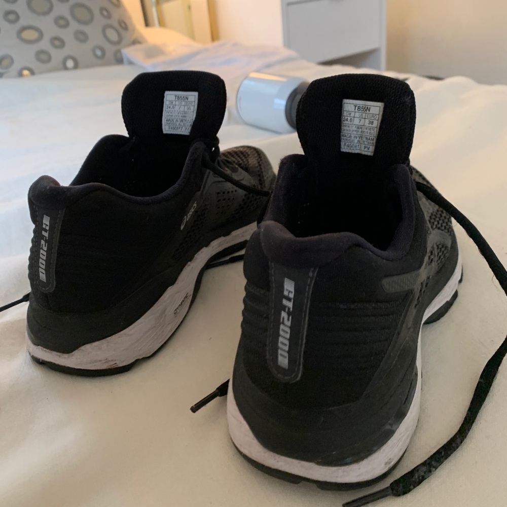 ASICS 7 woman’s tennis shoe
